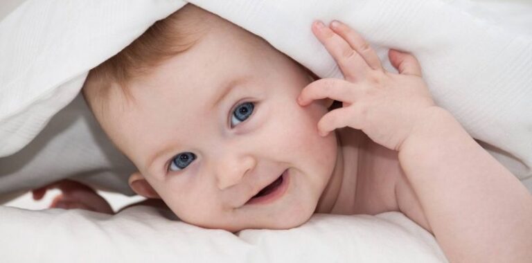 Muốn con da trắng môi hồng thì mẹ bầu nên ăn gì?