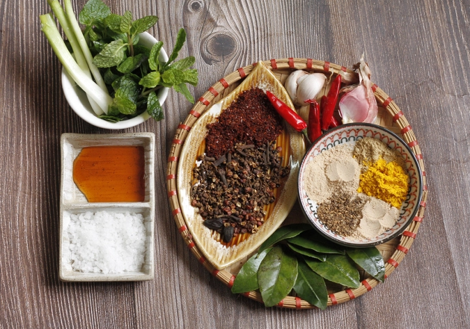 Mẹ sau sinh ăn mì tôm có mất sữa không? 5 rau gia vị
