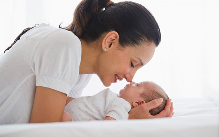 Sau sinh có nên kiêng tắm không?