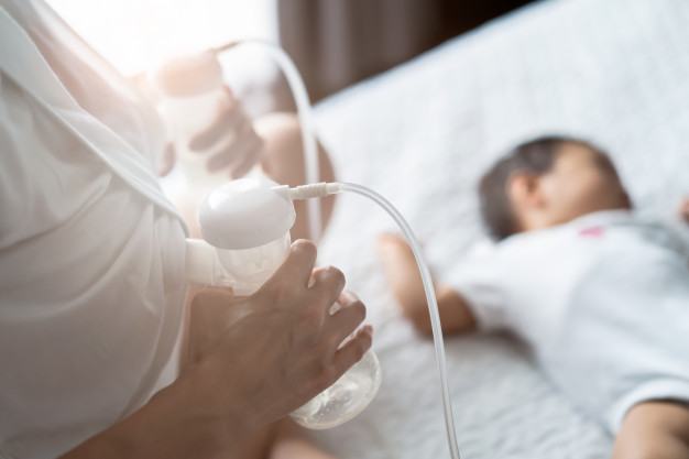 Một số cách kích sữa sau sinh mổ 3 kich sua sau sinh mo bang may hut sua
