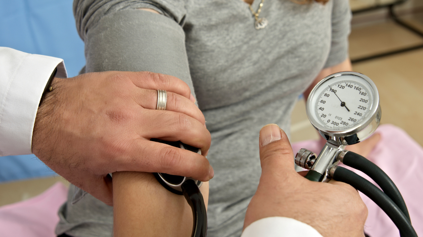 Tiền sản giật sau sinh và những điều mẹ cần biết