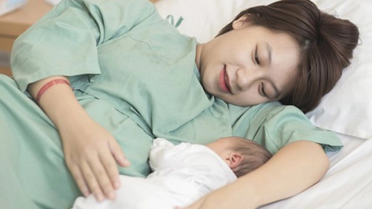 Sinh mổ bao lâu hết sản dịch? Dấu hiệu sản dịch bất thường